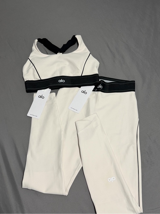 ALO Yoga Pants - alo Cream & Black Sports Bra + Leggings Set
